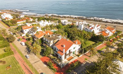 CASA RECICLADA EN PENINSULA