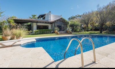 CASA EN SOLANAS A METROS DEL MAR