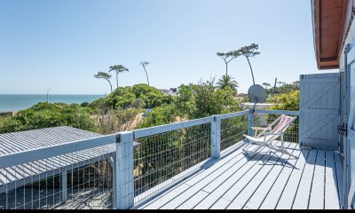 CASA RECICLADA EN PLAYA MANSA, PINARES