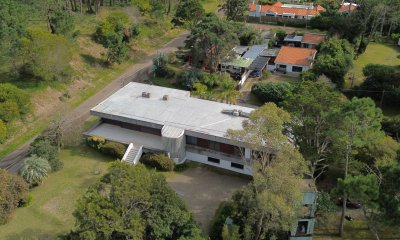 CASA MINIMALISTA DE LOS  70 - SAN RAFAEL