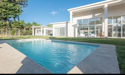 CASA EN PUNTA DEL ESTE MODERNA