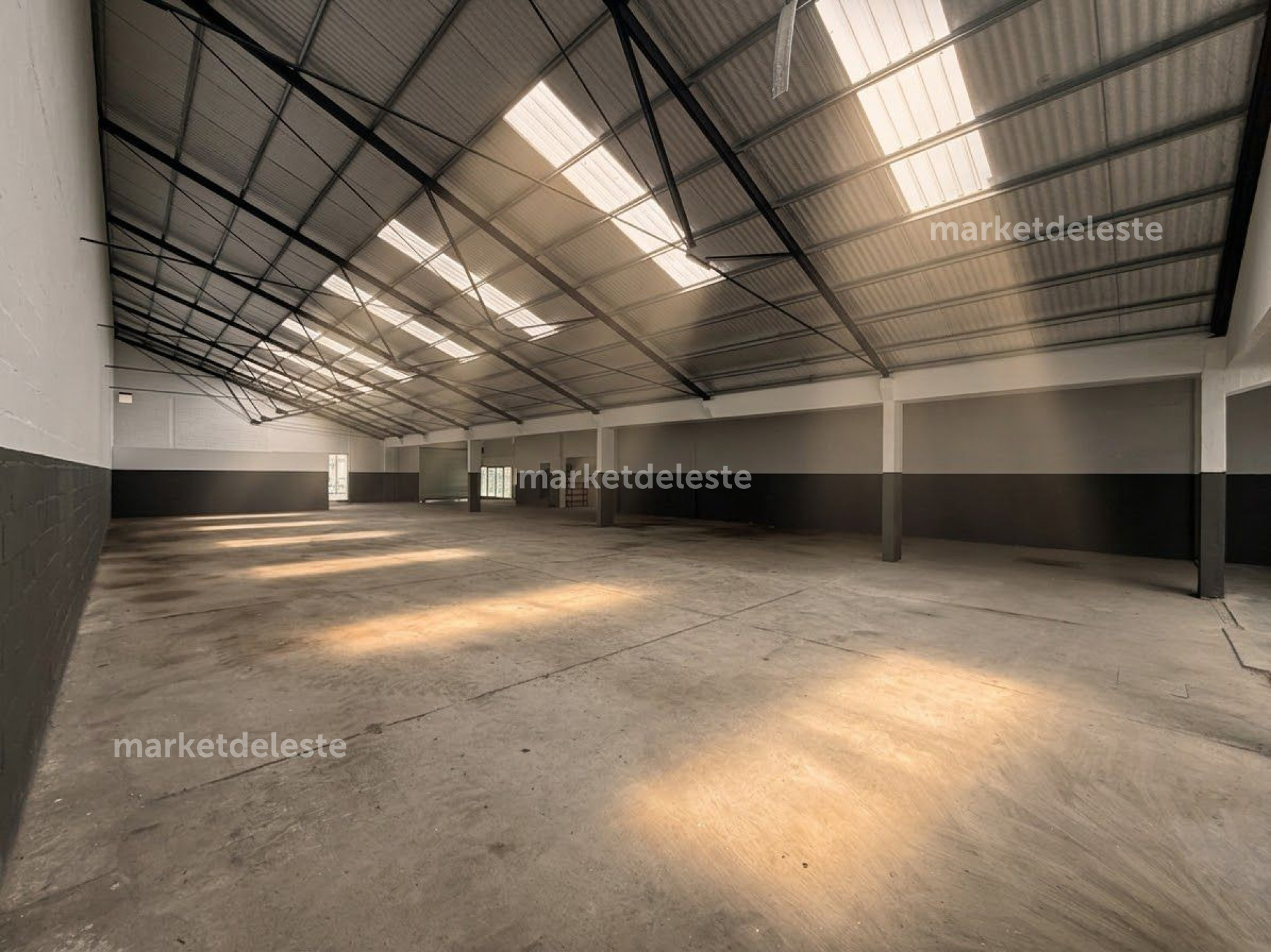 MEGA LOCAL EN PUNTA DEL ESTE  - MKT5848L