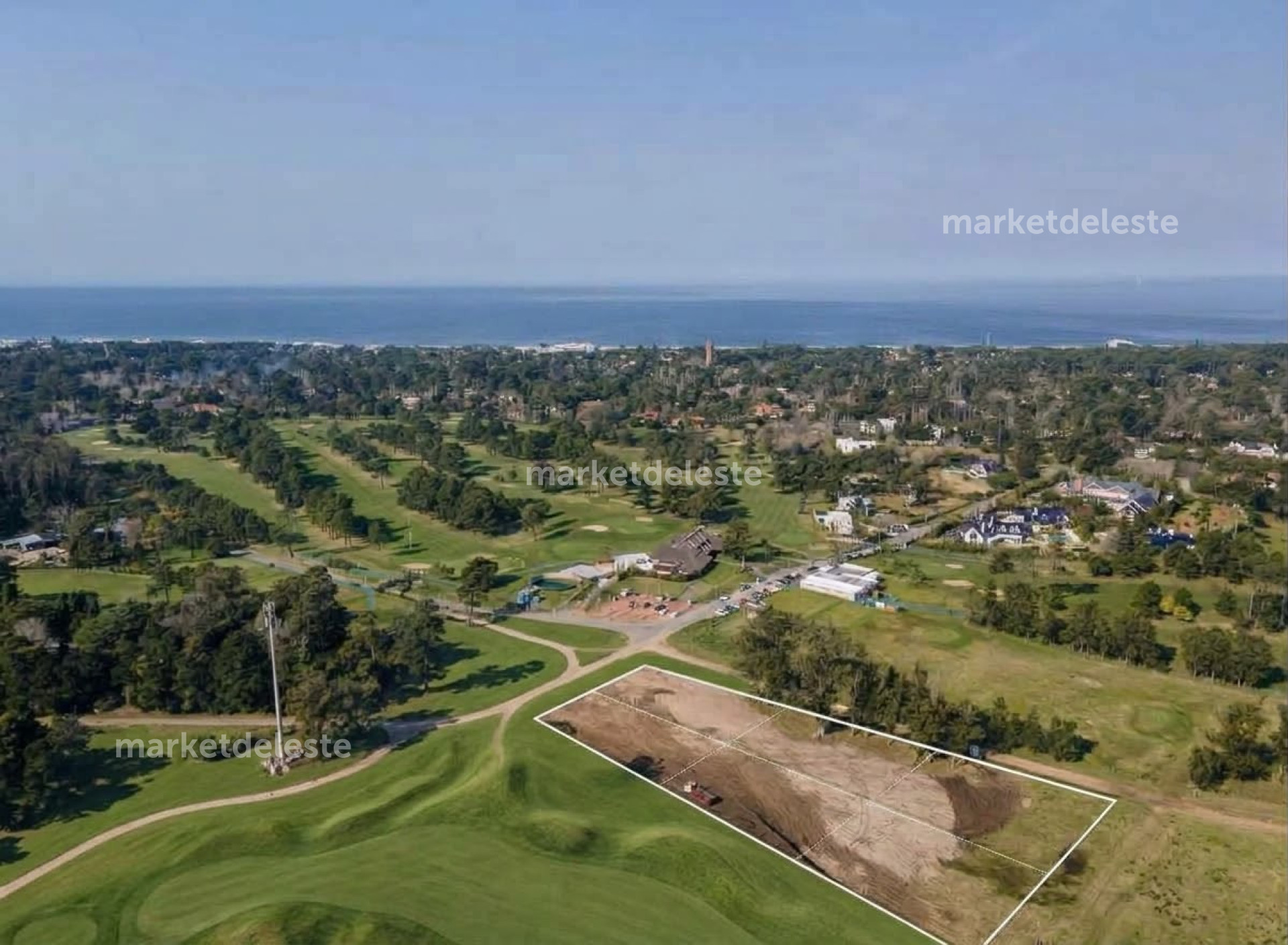 MANZANA DE 8400 M2 EN EL GOLF - MKT8508T
