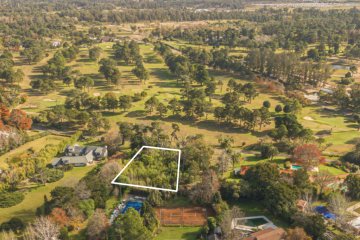 TERRENO SOBRE EL CAMPO DE GOLF