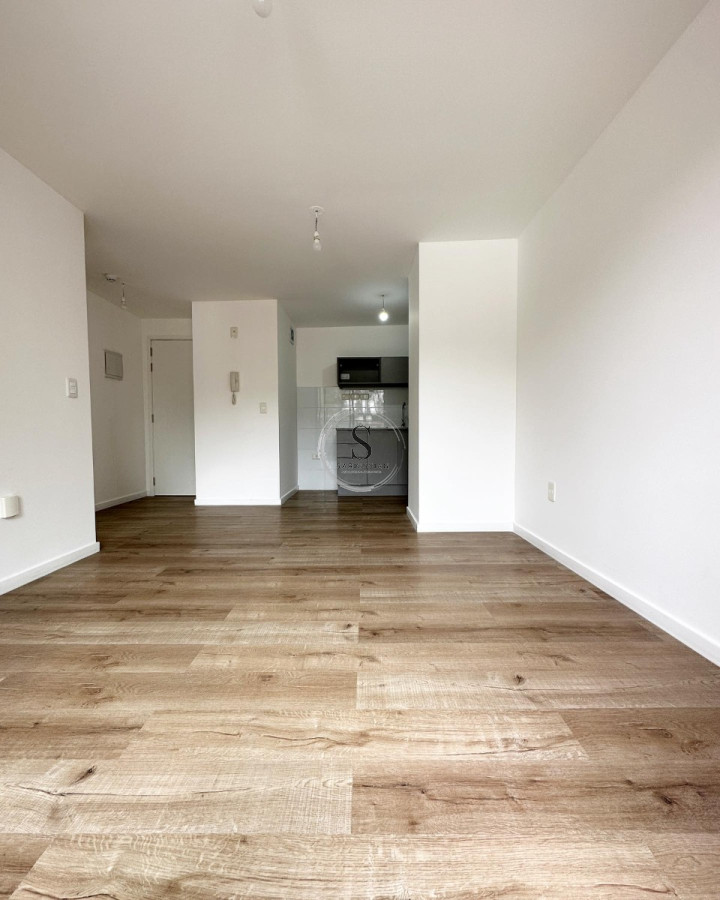 Apartamento ID.8 - Gran Apartamento A La Venta/ Un Dormitorio/terraza Exclusiva/prado