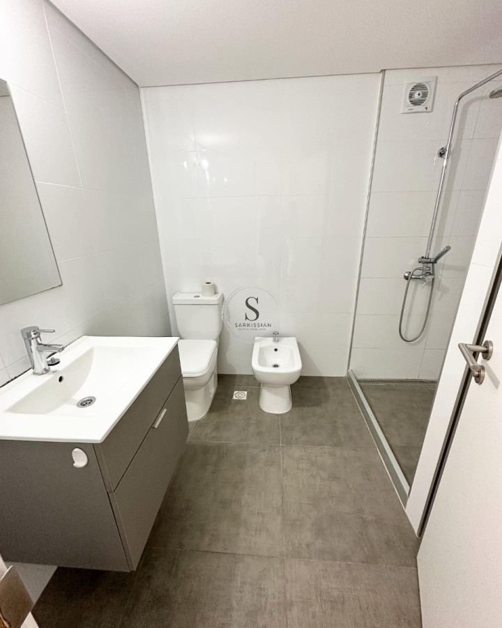 Apartamento ID.8 - Gran Apartamento A La Venta/ Un Dormitorio/terraza Exclusiva/prado