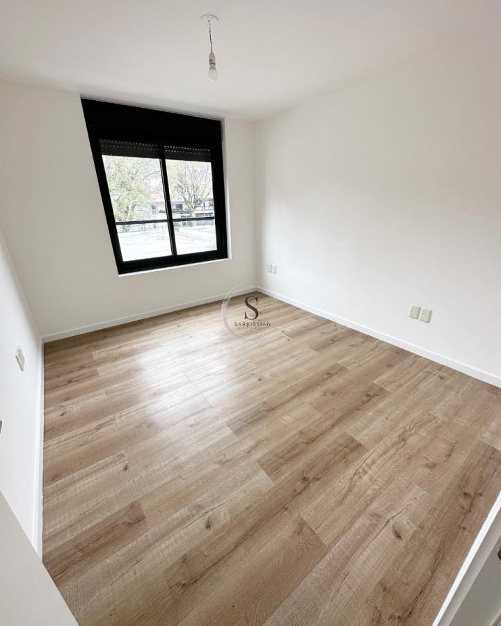 Apartamento ID.8 - Gran Apartamento A La Venta/ Un Dormitorio/terraza Exclusiva/prado