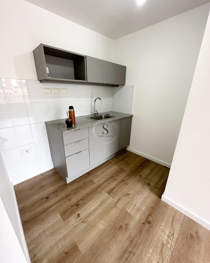 Apartamento ID.8 - Gran Apartamento A La Venta/ Un Dormitorio/terraza Exclusiva/prado