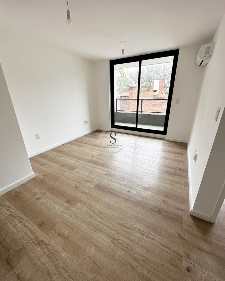 Apartamento ID.8 - Gran Apartamento A La Venta/ Un Dormitorio/terraza Exclusiva/prado