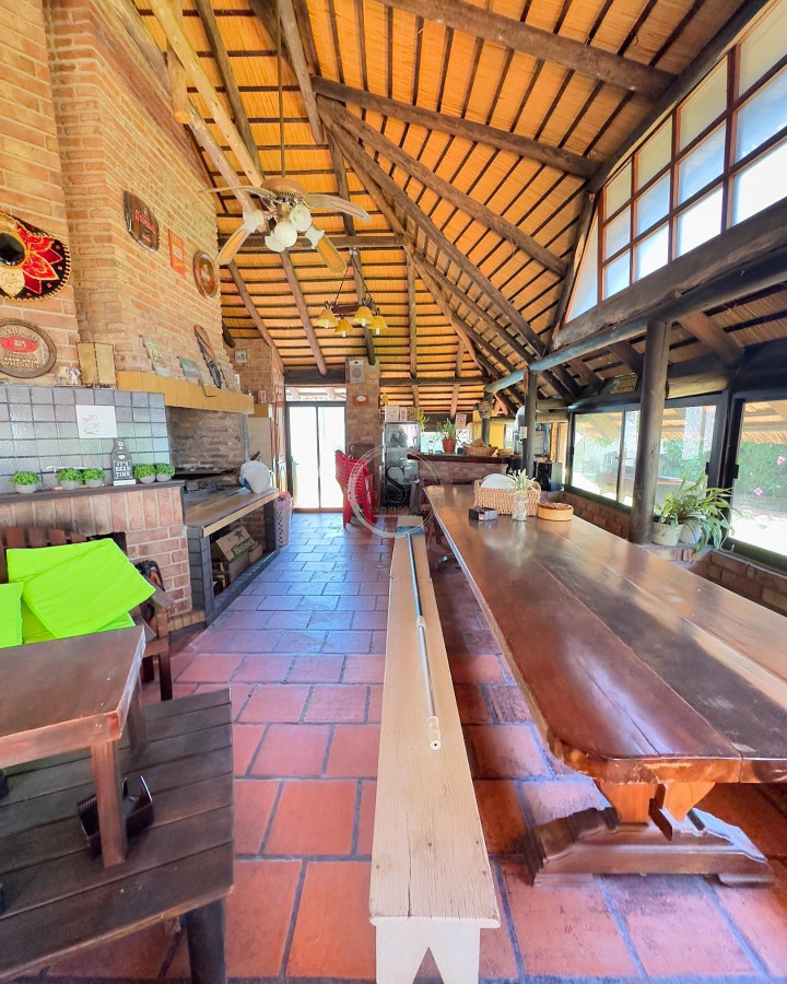 Casa ID.177 - VENTA BRAZO ORIENTAL 4 DORMITORIOS