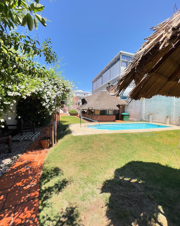 Casa ID.177 - VENTA BRAZO ORIENTAL 4 DORMITORIOS