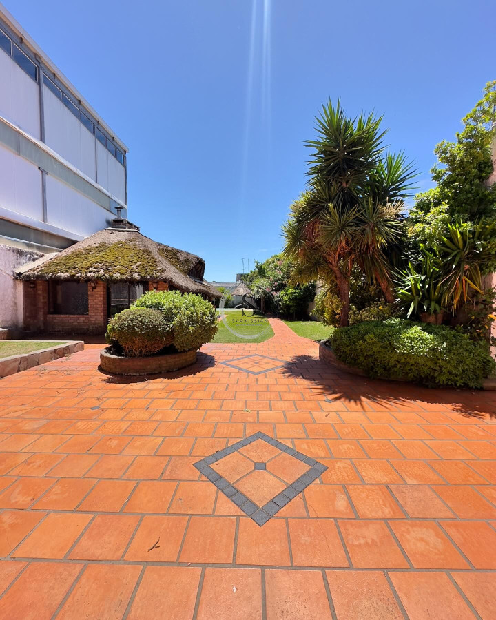 Casa ID.177 - VENTA BRAZO ORIENTAL 4 DORMITORIOS