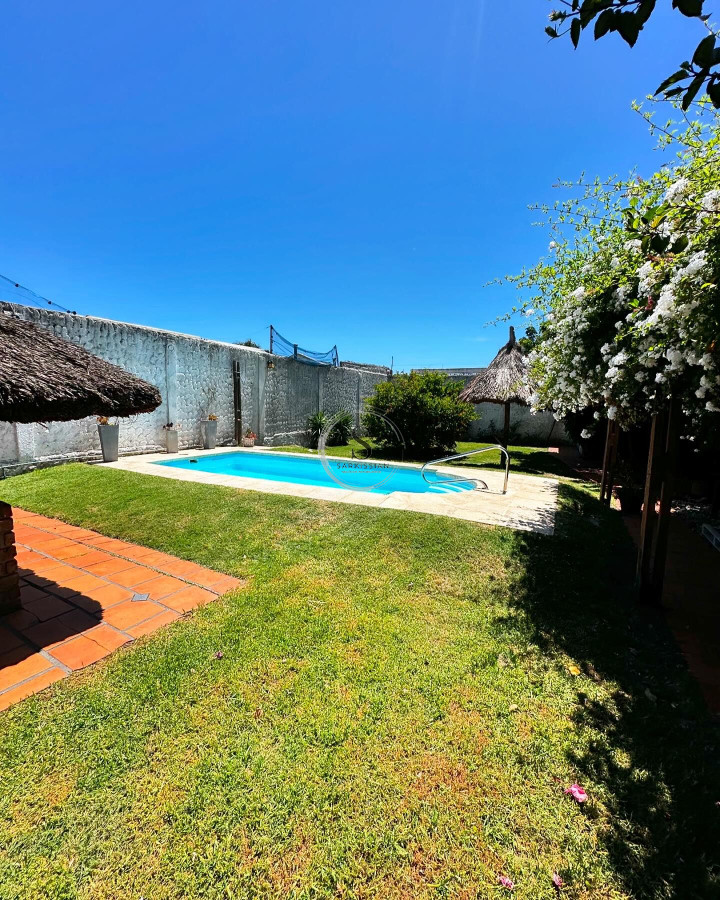 Casa ID.177 - VENTA BRAZO ORIENTAL 4 DORMITORIOS