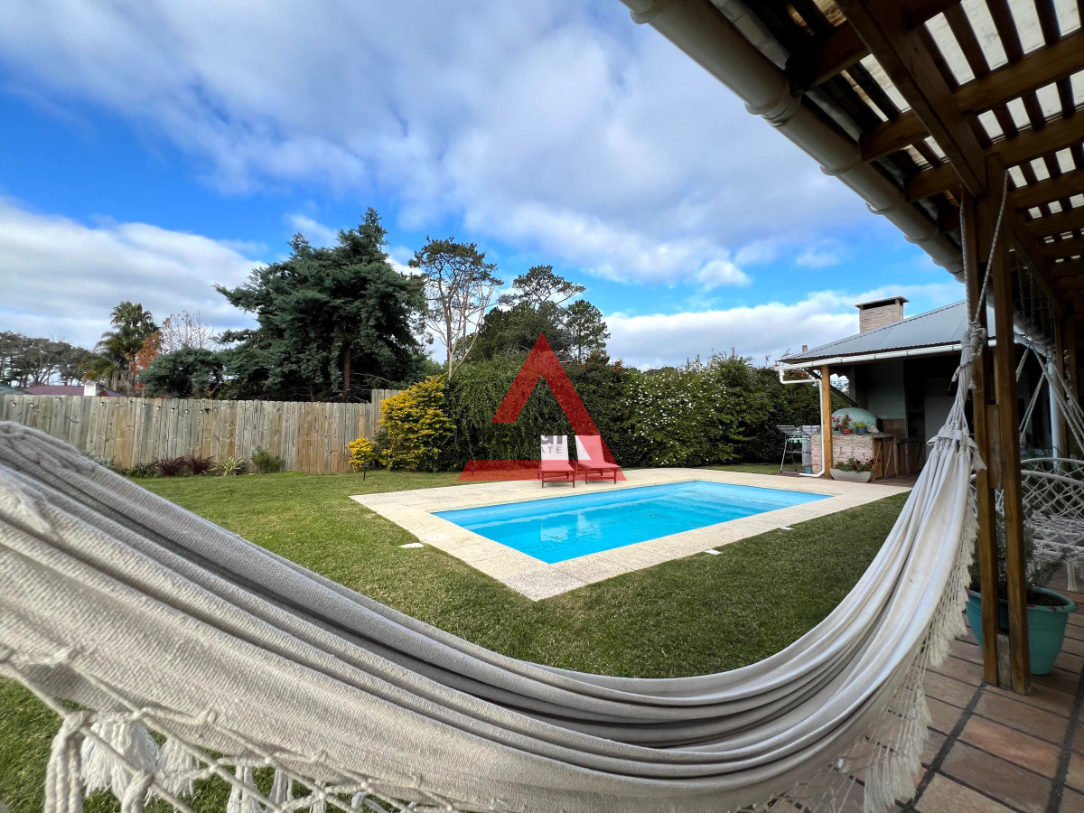 Casa ID.86 - Casa de 4 dormitorios en Jardines de Córdoba, Punta del Este 