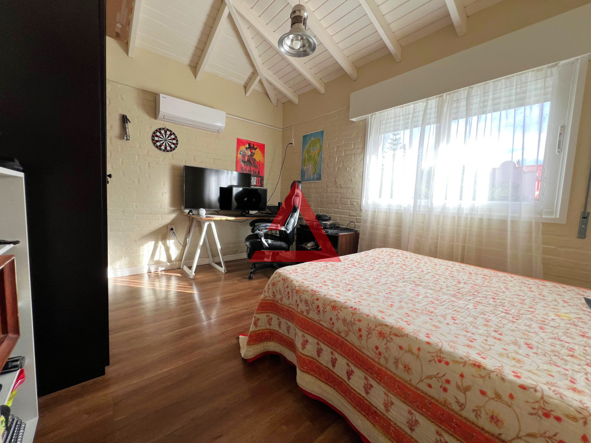 Casa ID.86 - Casa de 4 dormitorios en Jardines de Córdoba, Punta del Este 