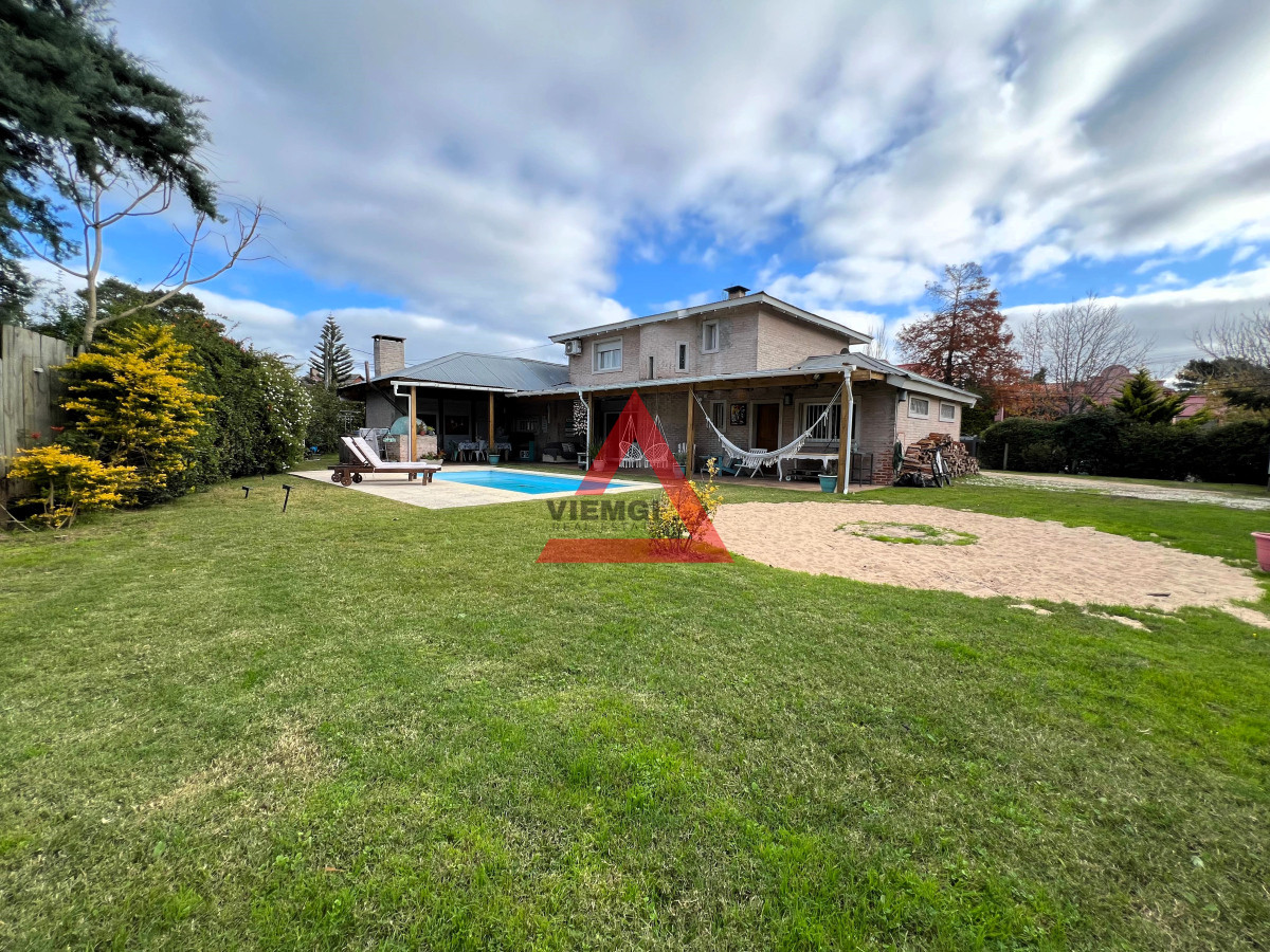 Casa ID.86 - Casa de 4 dormitorios en Jardines de Córdoba, Punta del Este 