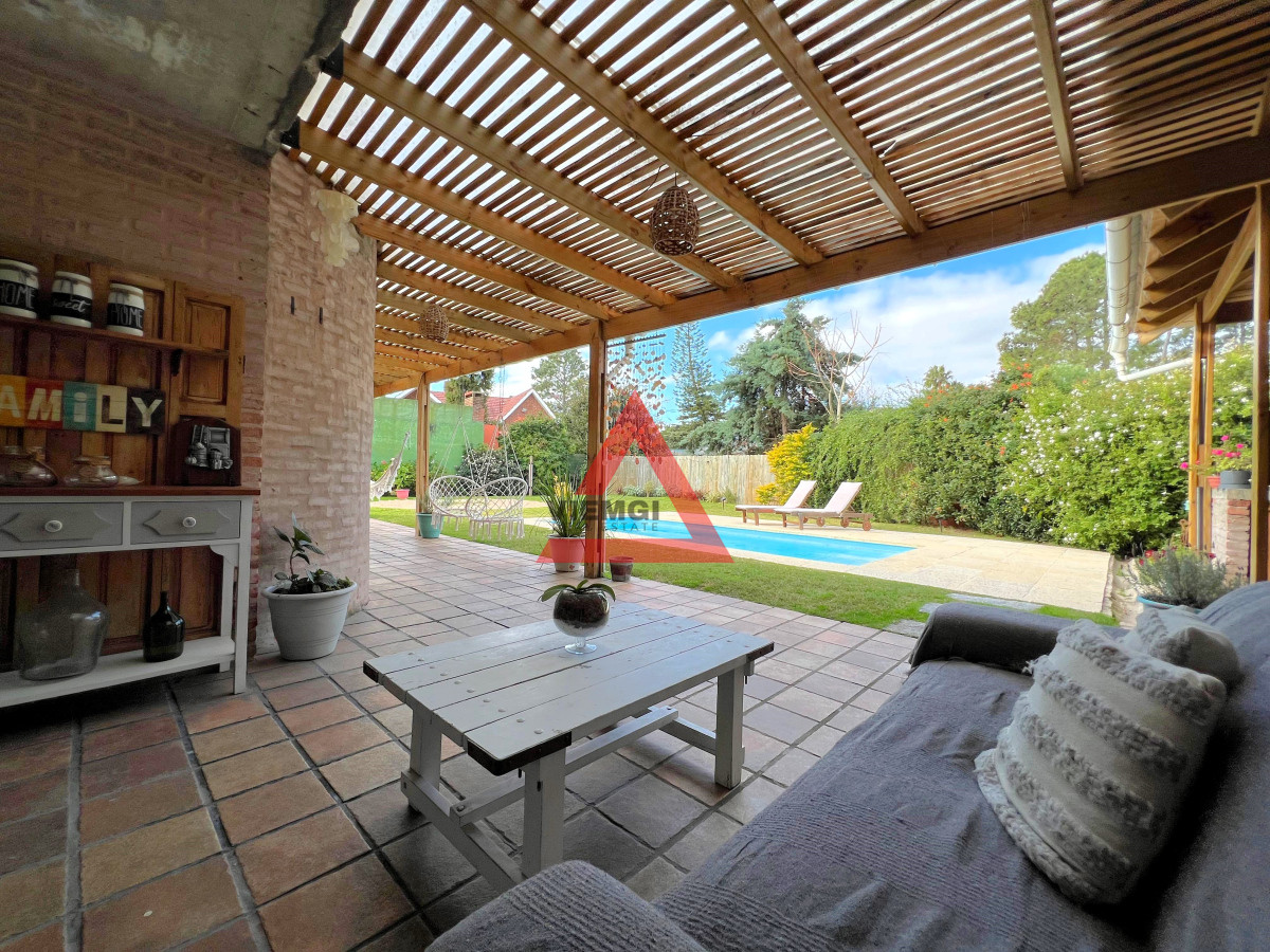 Casa ID.86 - Casa de 4 dormitorios en Jardines de Córdoba, Punta del Este 