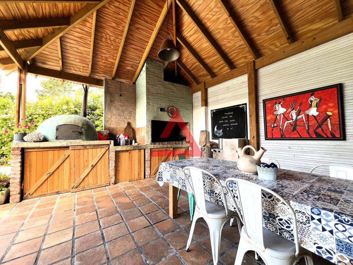 Casa ID.86 - Casa de 4 dormitorios en Jardines de Córdoba, Punta del Este 
