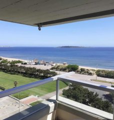 Apartamento de tres dormitorios frente al mar, Playa Mansa +Amenities