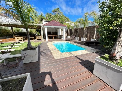 Venta casa siete dormitorios Punta del Este playa Mansa parrillero y piscina - Ref : EQP7495