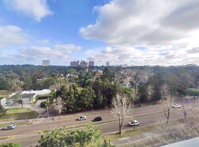 Precio ajustado! Piso alto con vistas en Parquemar Bosque, sol y mar