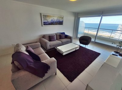 Edificio The Forest Tower, a metros de Playa Brava, departamento de 4 dormitorios en venta