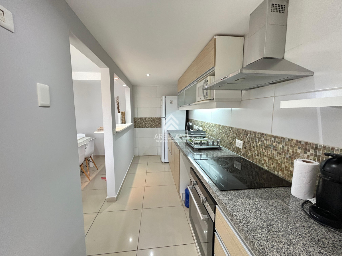 Apartamento ID.4693 - Venta apartamento 2 dormitorios punta del este edificio acapulco roosevelt parrillero propio