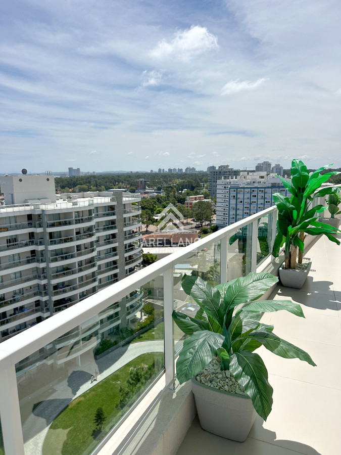Apartamento ID.5153 - Penthouse en Venta de 3 Dormitorios en Punta del Este