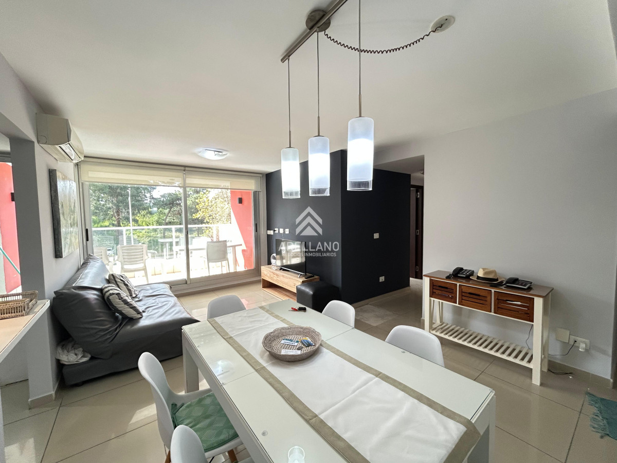Apartamento ID.4693 - Venta apartamento 2 dormitorios punta del este edificio acapulco roosevelt parrillero propio