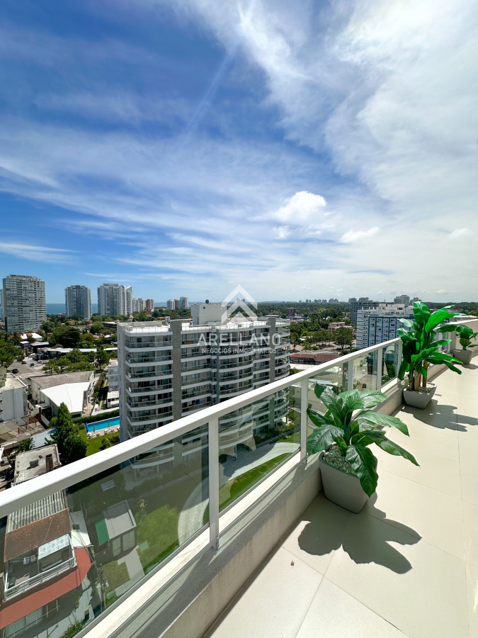 Apartamento ID.5153 - Penthouse en Venta de 3 Dormitorios en Punta del Este