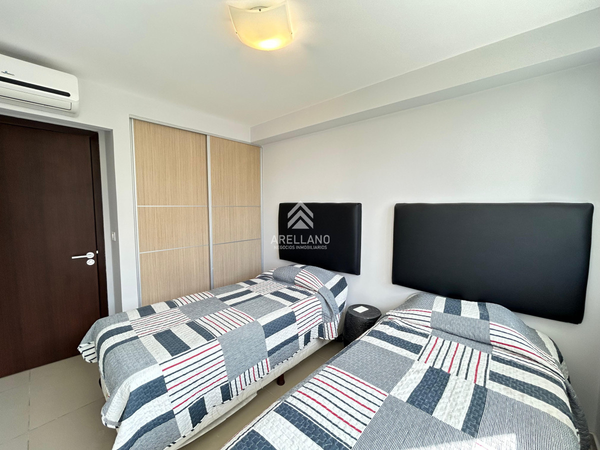 Apartamento ID.4693 - Venta apartamento 2 dormitorios punta del este edificio acapulco roosevelt parrillero propio