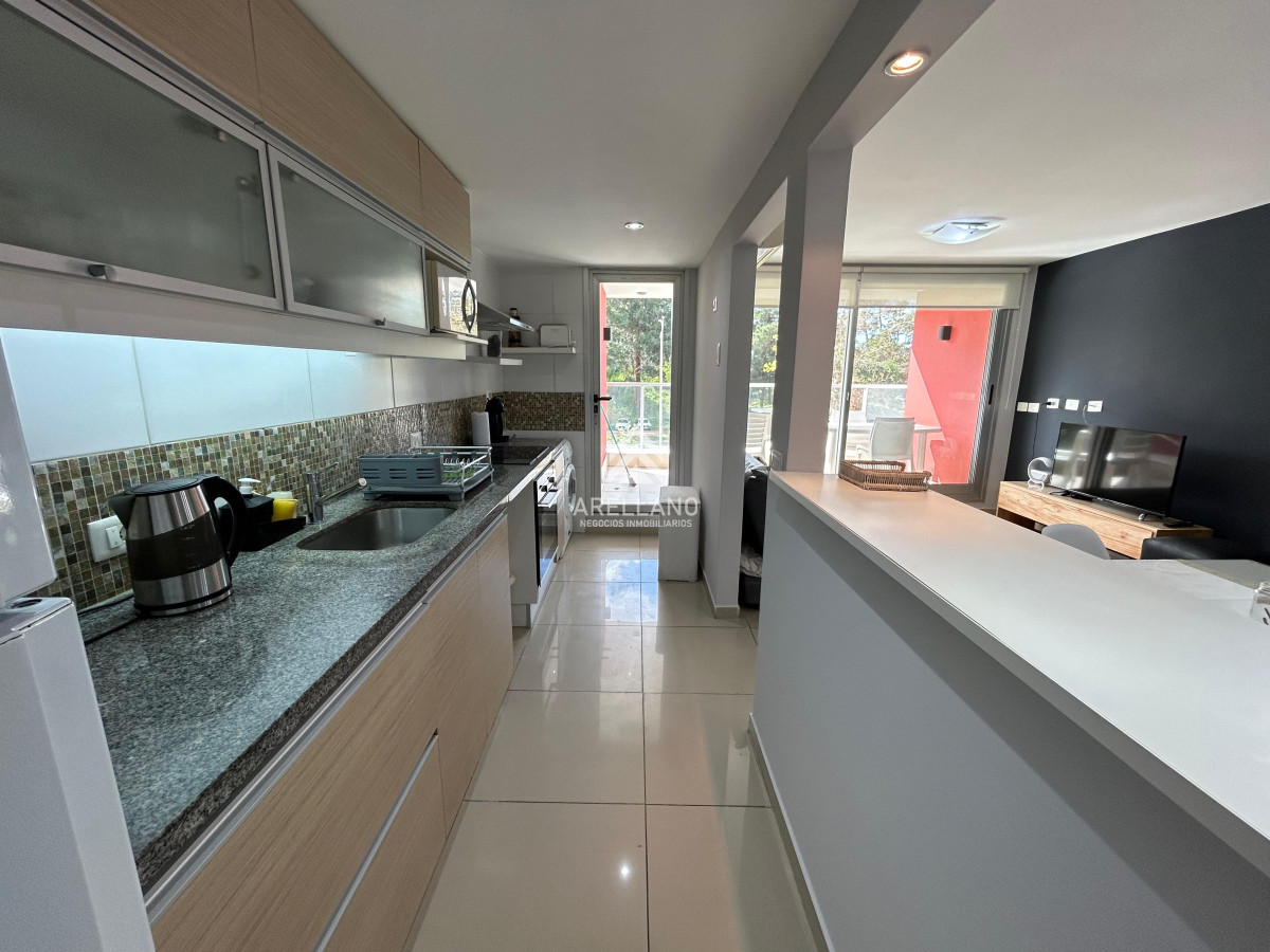 Apartamento ID.4693 - Venta apartamento 2 dormitorios punta del este edificio acapulco roosevelt parrillero propio