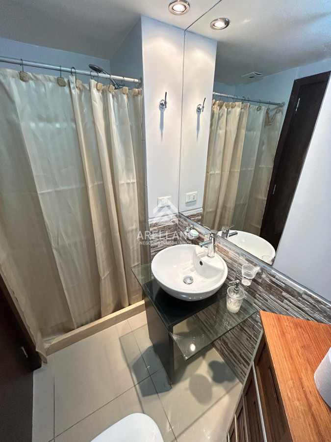 Apartamento ID.4693 - Venta apartamento 2 dormitorios punta del este edificio acapulco roosevelt parrillero propio