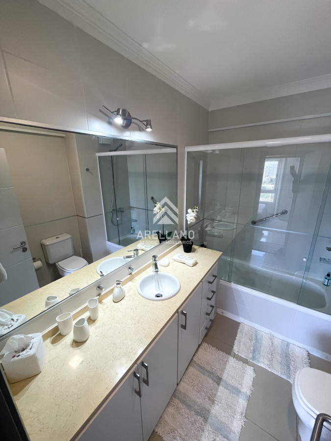 Apartamento ID.5153 - Penthouse en Venta de 3 Dormitorios en Punta del Este