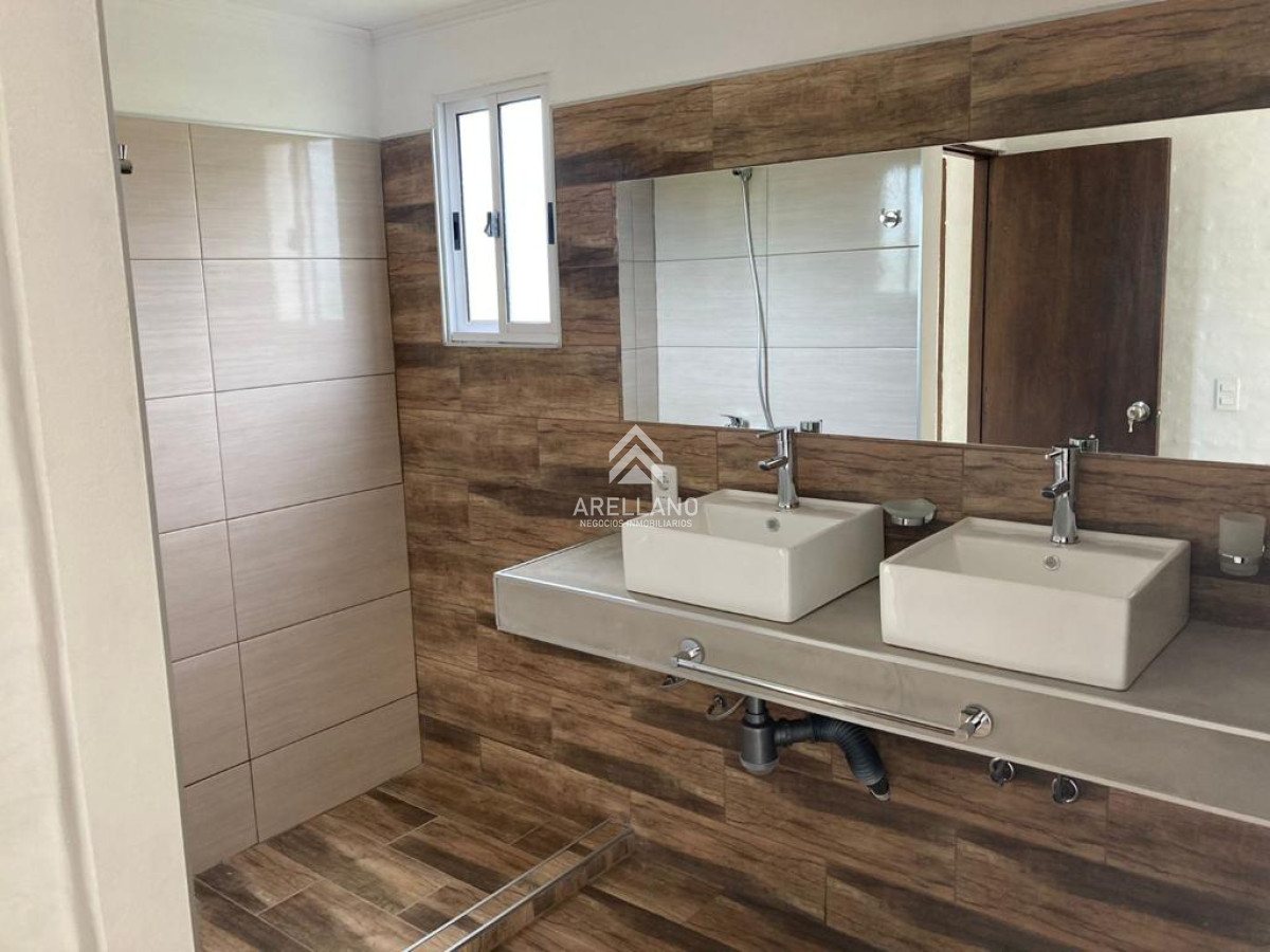Casa ID.5043 - Casa de 3 dormitorios y 3 Baños en Barrio Privado Punta Ballena 