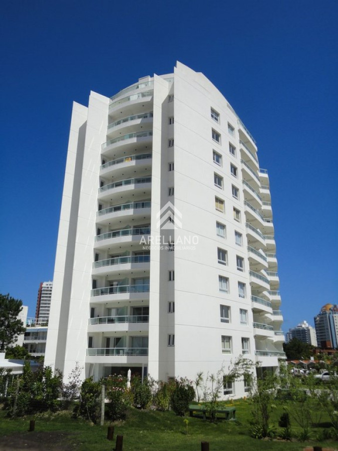 Apartamento ID.5153 - Penthouse en Venta de 3 Dormitorios en Punta del Este