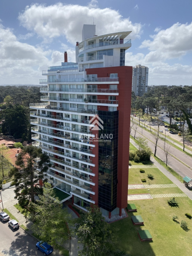 Apartamento ID.4693 - Venta apartamento 2 dormitorios punta del este edificio acapulco roosevelt parrillero propio