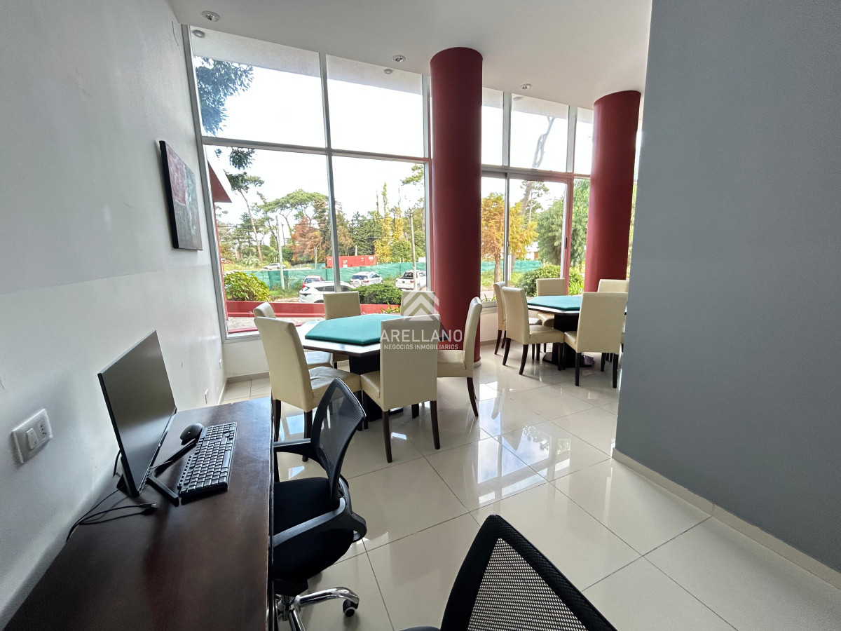 Apartamento ID.4693 - Venta apartamento 2 dormitorios punta del este edificio acapulco roosevelt parrillero propio