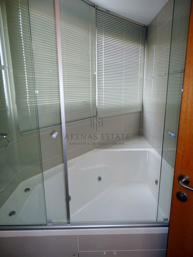 Apartamento ID.2572 - Apartamento en venta  de 3 dormitorios en Punta del Este , zona Mansa 