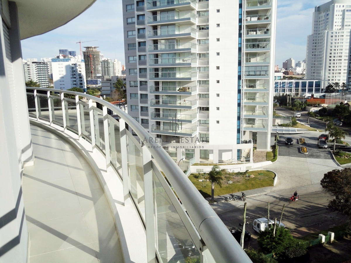 Apartamento ID.2572 - Apartamento en venta  de 3 dormitorios en Punta del Este , zona Mansa 