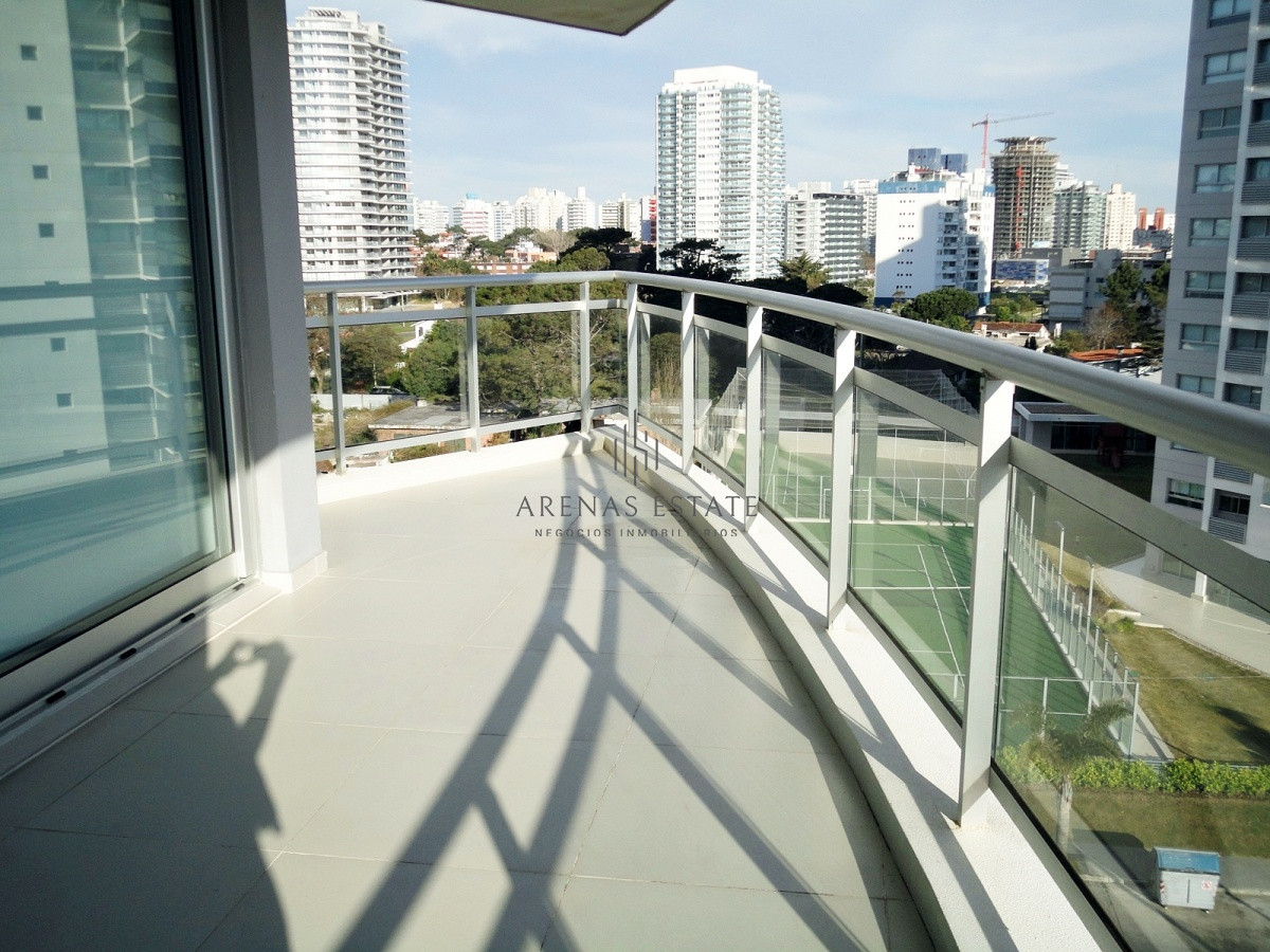 Apartamento ID.2572 - Apartamento en venta  de 3 dormitorios en Punta del Este , zona Mansa 