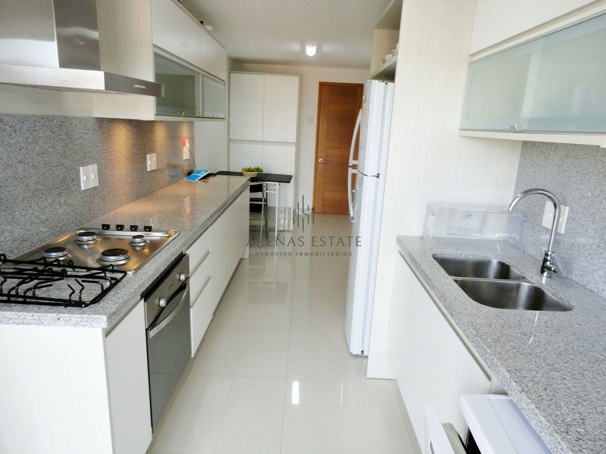 Apartamento ID.2572 - Apartamento en venta  de 3 dormitorios en Punta del Este , zona Mansa 