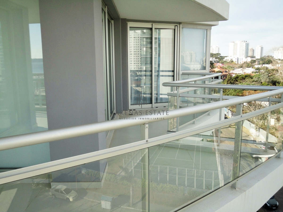 Apartamento ID.2572 - Apartamento en venta  de 3 dormitorios en Punta del Este , zona Mansa 