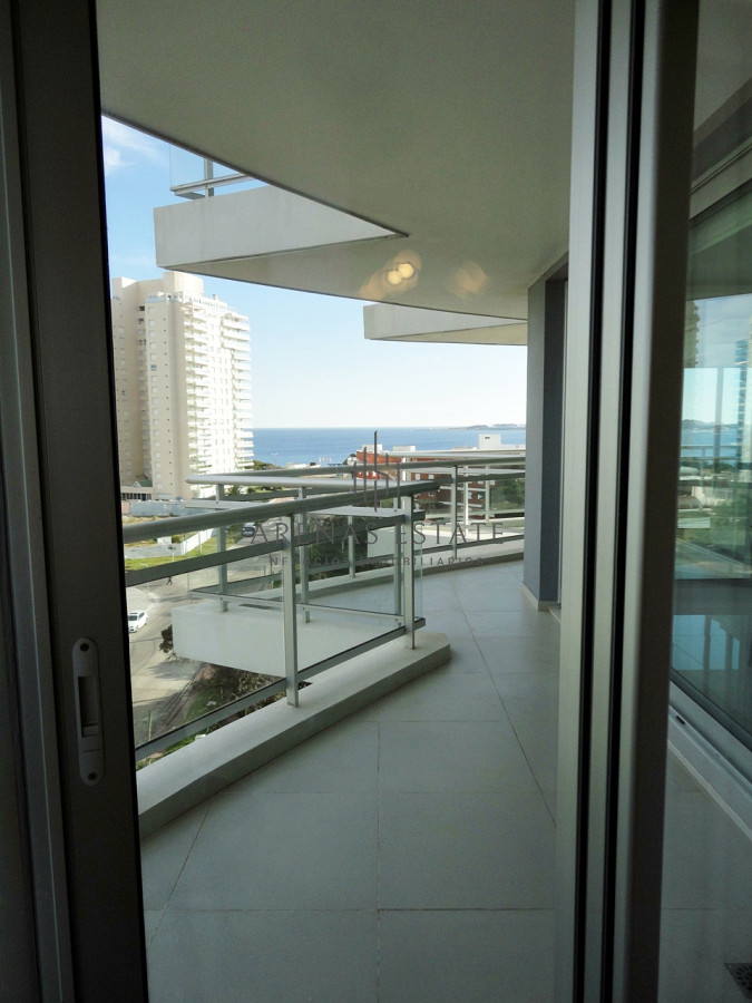 Apartamento ID.2572 - Apartamento en venta  de 3 dormitorios en Punta del Este , zona Mansa 