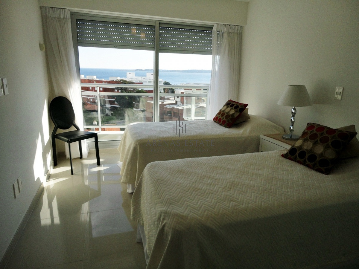 Apartamento ID.2572 - Apartamento en venta  de 3 dormitorios en Punta del Este , zona Mansa 
