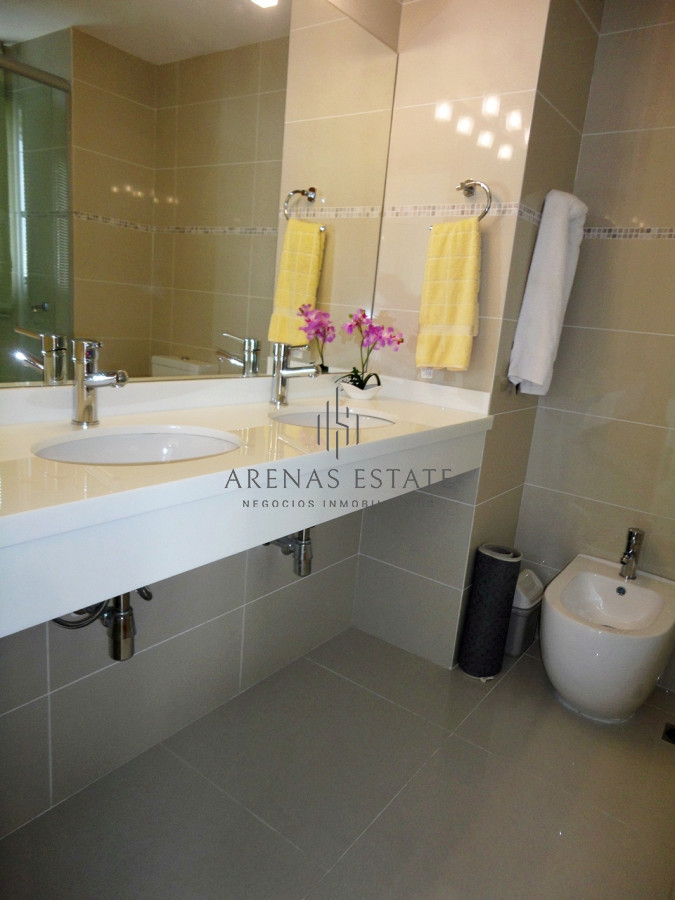 Apartamento ID.2572 - Apartamento en venta  de 3 dormitorios en Punta del Este , zona Mansa 