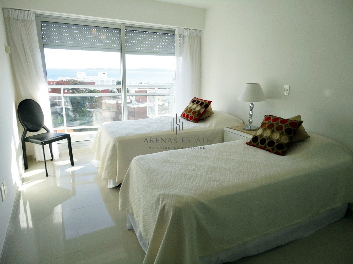 Apartamento ID.2572 - Apartamento en venta  de 3 dormitorios en Punta del Este , zona Mansa 