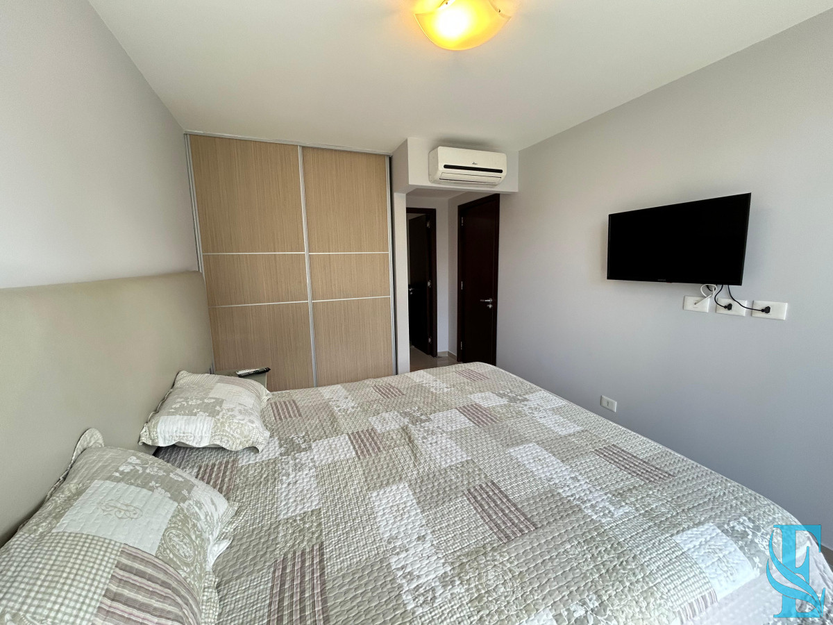 Apartamento ID.685 - Venta apartamento dos dormitorios punta del este edificio acapulco roosevelt parrillero propio