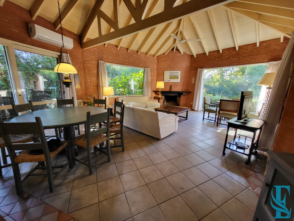 Casa ID.689 - Venta casa cuatro dormitorios Punta del este barrio Arbolada parrillero y gran terreno