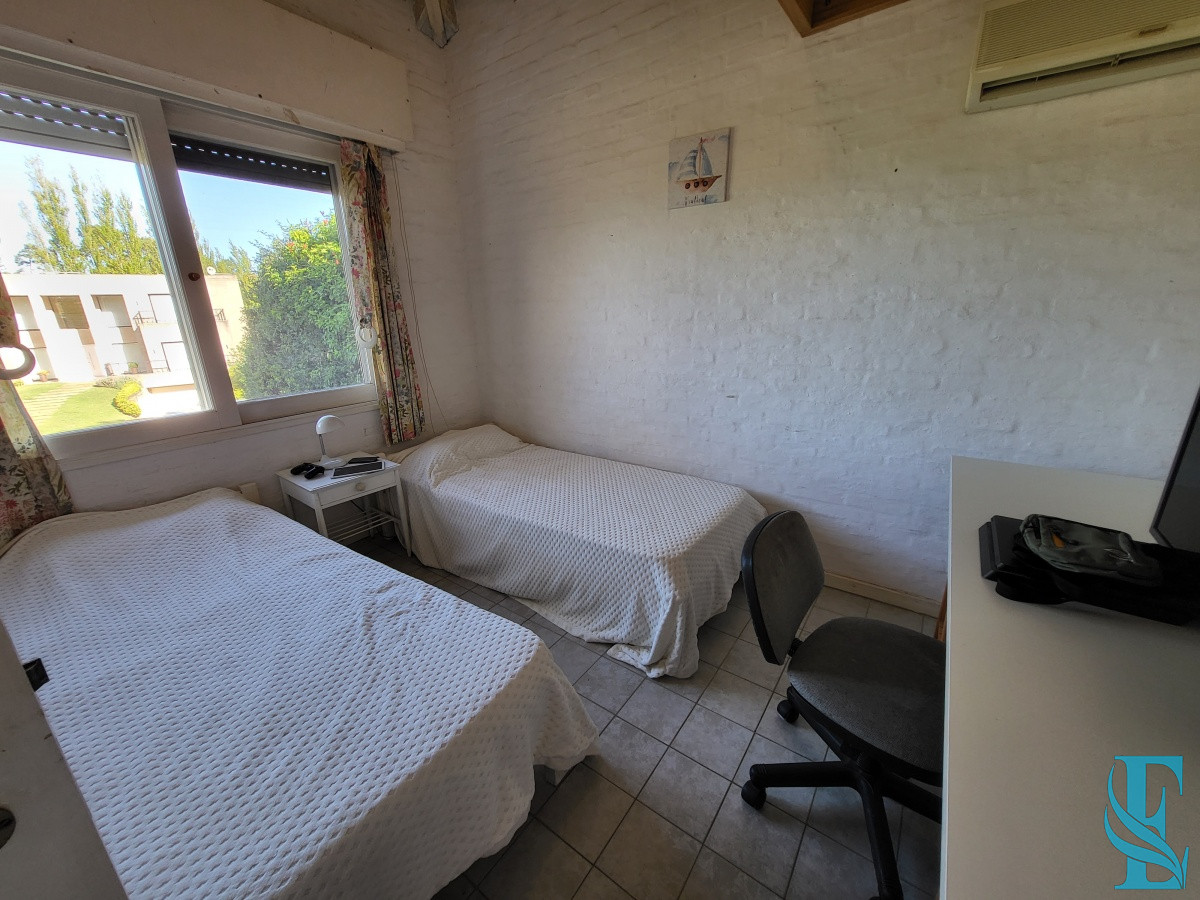 Casa ID.689 - Venta casa cuatro dormitorios Punta del este barrio Arbolada parrillero y gran terreno